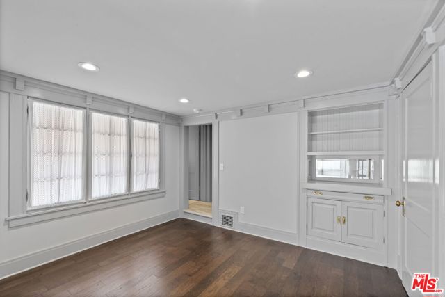 344 S Kingsley Drive, Los Angeles CA: https://media.crmls.org/mediaz/5b95cb90-5e5c-4818-be6e-55f3f21d6313.jpg
