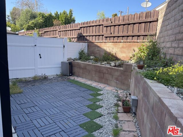 2763 1/2 Fairmount Avenue, La Crescenta CA: https://media.crmls.org/mediaz/5b95ff52-6484-4156-8dce-257fe6220583.jpg