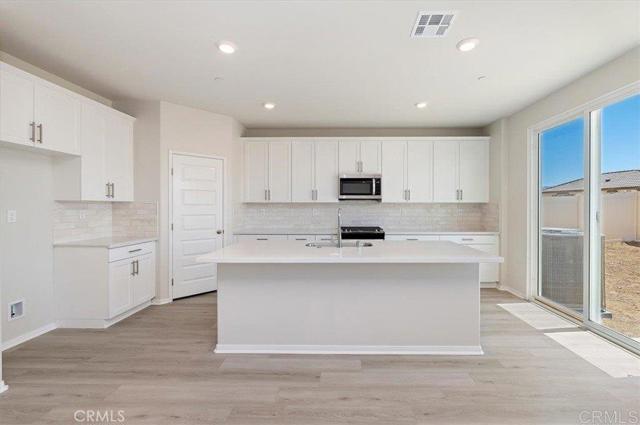 Detail Gallery Image 4 of 37 For 19347 Bigfork Rd, Lake Elsinore,  CA 92532 - 4 Beds | 3 Baths