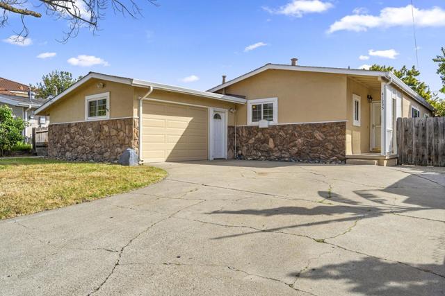 41235 Norman Court, Fremont CA: https://media.crmls.org/mediaz/5b968a19-682f-4076-8c90-4ff2d4b4672d.jpg