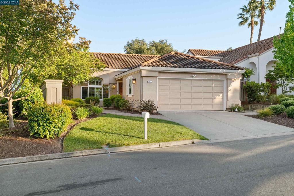 2211 Goldenrod Ln