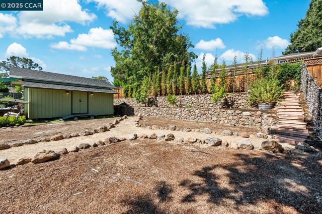 3121 Del Oceano Dr, Lafayette CA: https://media.crmls.org/mediaz/5b96bbcd-8f54-4233-8875-004e9e193238.jpg