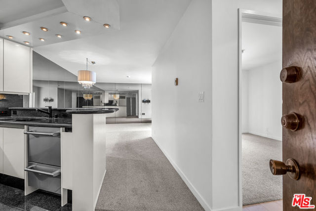 620 The, Redondo Beach CA: https://media.crmls.org/mediaz/5b971200-77ad-42a2-b257-d2b94f870cf7.jpg