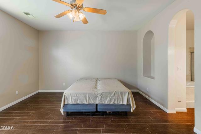 15617 Screaming Eagle Avenue, Bakersfield CA: https://media.crmls.org/mediaz/5b971ccd-2992-46bf-b0e8-8fd8e1e89161.jpg