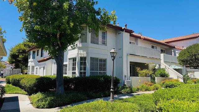11545 Caminito La Bar, San Diego CA: https://media.crmls.org/mediaz/5b972a3a-b0ed-4220-8bdc-8508aef396d6.jpg