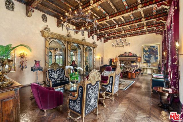 4320 Cedarhurst Circle, Los Angeles CA: https://media.crmls.org/mediaz/5b973446-e06b-4fc6-a052-219102e0ba14.jpg