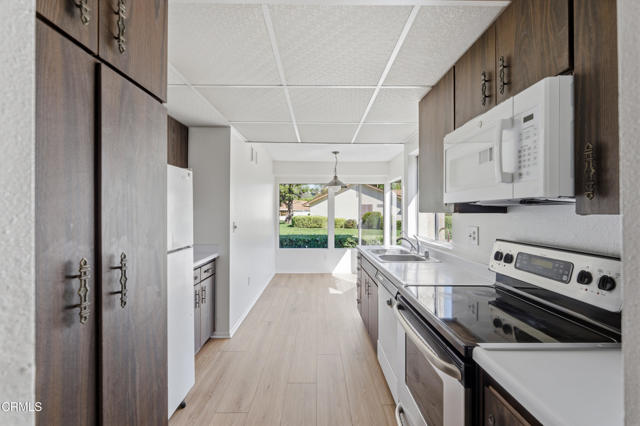 Detail Gallery Image 10 of 35 For 7202 Village 7, Camarillo,  CA 93012 - 2 Beds | 2 Baths