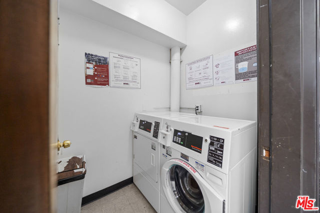 533 S St Andrews Place, Los Angeles CA: https://media.crmls.org/mediaz/5b977a31-e6ec-48bc-92ae-60d4e7a59336.jpg