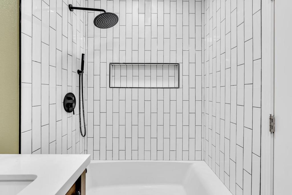 https://media.crmls.org/mediaz/5b982068-d552-4c1d-86b4-d3ffee62790a.jpg?preset=X-Large