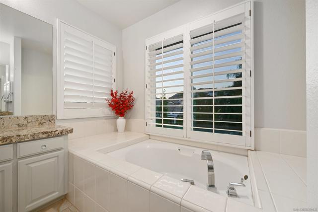 3140 Willow Creek Pl, Escondido CA: https://media.crmls.org/mediaz/5b994a59-7d8c-4323-af89-662a229e03c0.jpg