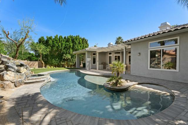 6 Taylor Avenue, Palm Desert CA: https://media.crmls.org/mediaz/5b99544a-ed5b-48f7-ba8f-1adbe17e016f.jpg