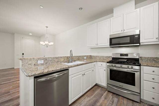 1718 Santa Ivy Ave, Chula Vista CA: https://media.crmls.org/mediaz/5b9960f2-2985-430c-b660-0ccb5e46c0be.jpg