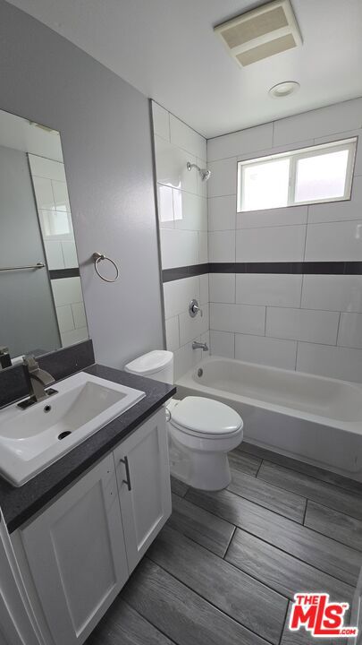 11164 S Figueroa Street, Los Angeles CA: https://media.crmls.org/mediaz/5b99d084-9928-4698-897a-9bd25f6d209f.jpg