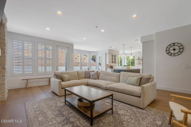 1615 Vista Oaks Way, Westlake Village CA: https://media.crmls.org/mediaz/5b99ed76-5935-40cb-a5a7-04bef74948c4.jpg