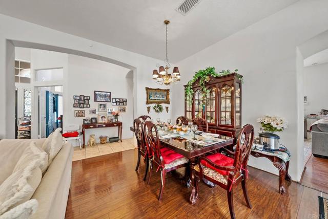 Detail Gallery Image 8 of 34 For 1999 Pecan Tree St, Hemet,  CA 92545 - 4 Beds | 2/1 Baths