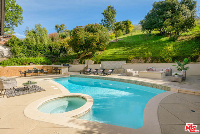 6652 Buttonwood Avenue, Oak Park CA: https://media.crmls.org/mediaz/5b9aabdf-b15f-4381-985d-3eb710a5565e.jpg