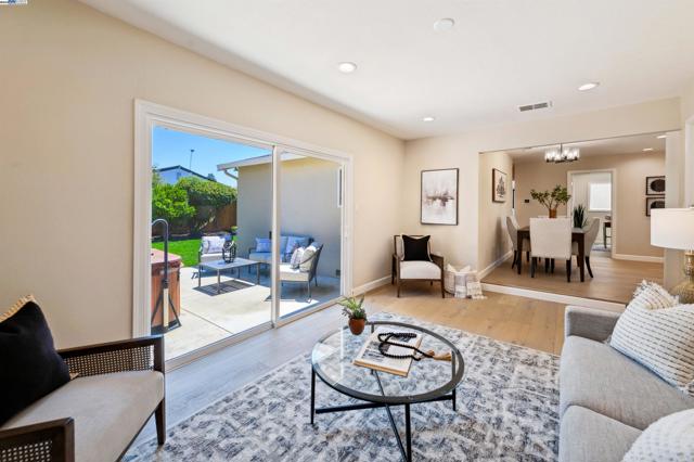 4531 Harper Ct, Pleasanton CA: https://media.crmls.org/mediaz/5b9ae266-1977-4e0c-a72a-37290f831022.jpg