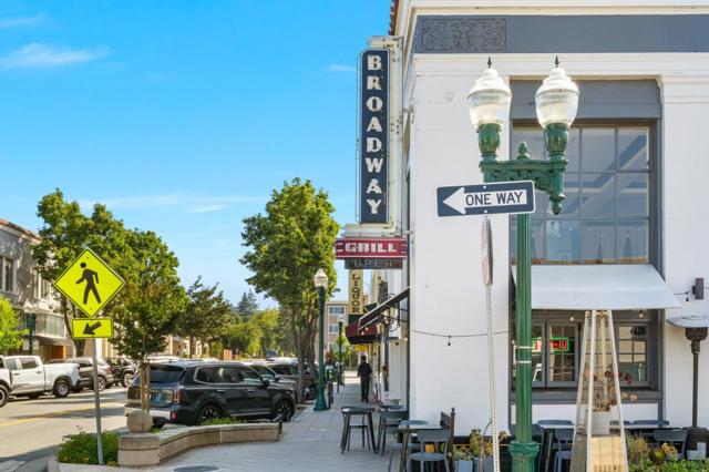 1317 Laguna Avenue, Burlingame CA: https://media.crmls.org/mediaz/5b9af5ca-7eaa-4284-a459-d08706ddc2f2.jpg