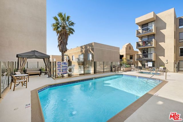 7320 Hawthorn Avenue, Los Angeles CA: https://media.crmls.org/mediaz/5b9b1370-4e98-4f31-8ae1-b8bb0ad6361e.jpg