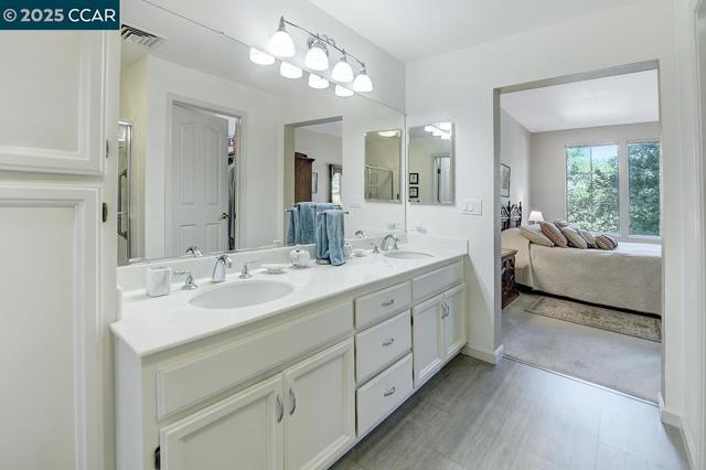 5910 Horsemans Canyon Dr, Walnut Creek CA: https://media.crmls.org/mediaz/5b9b1f93-00cf-440b-a405-fd625f10f9f5.jpg