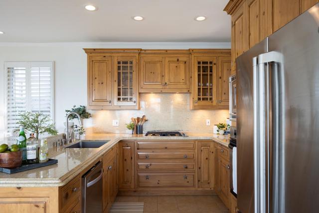 4840 Cliff Drive, Capitola CA: https://media.crmls.org/mediaz/5b9b3a04-e7b9-4ecd-adee-44903784737f.jpg