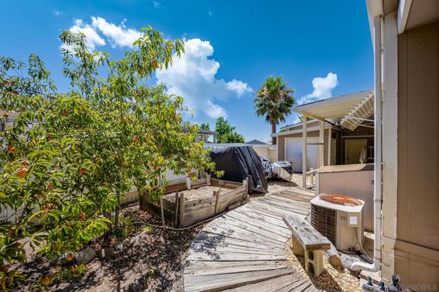 18218 Paradise Mountain Rd, Valley Center CA: https://media.crmls.org/mediaz/5b9b83eb-d44b-41cf-9414-f3bfaa13dc4e.jpg