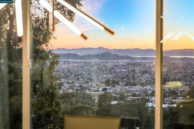 Image 16 of 59 For 5929 Harbor View Ave