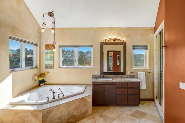 810 Altura Place, Del Rey Oaks CA: https://media.crmls.org/mediaz/5b9bc476-d445-4fff-a5c0-c49535705d5c.jpg