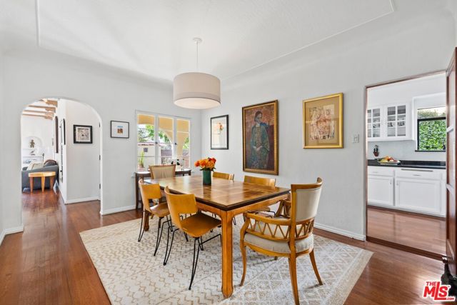 10516 Tennessee Avenue, Los Angeles CA: https://media.crmls.org/mediaz/5b9bc7f1-290c-4572-a2db-c1ecf6161a08.jpg