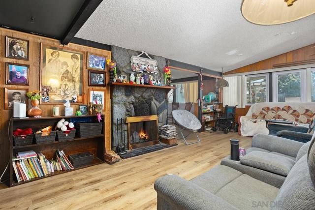 252 Santa Clara Dr, Vista CA: https://media.crmls.org/mediaz/5b9c116a-2baf-489a-b993-66f7defbfacb.jpg