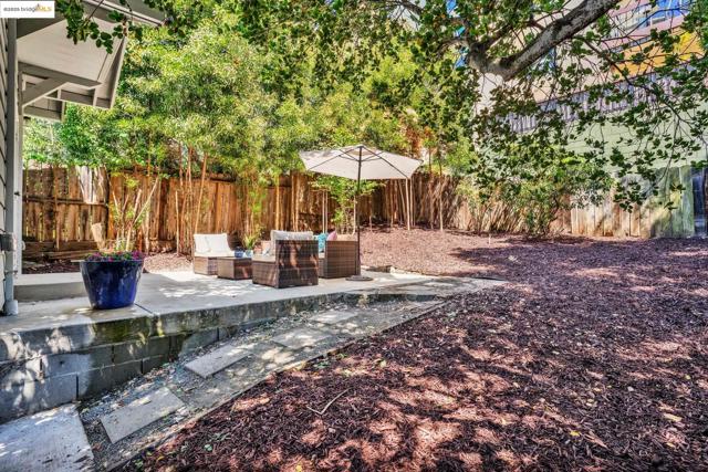 580 Chetwood St., Oakland CA: https://media.crmls.org/mediaz/5b9c8b5e-7e5e-42f1-b869-b93c76c1e2e1.jpg