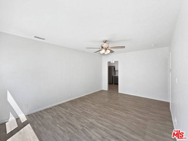5722 Hazelbrook Avenue, Lakewood CA: https://media.crmls.org/mediaz/5b9cc1bb-3367-47b2-b493-034f9107f858.jpg