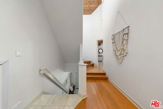 134 Roma Court, Marina del Rey CA: https://media.crmls.org/mediaz/5b9ce618-7393-4f8c-bddd-581eabc40518.jpg