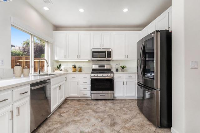 Image 10 of 33 For 505 Blackstone Ct