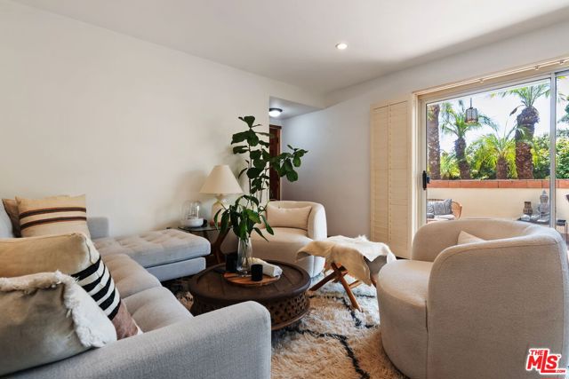 2702 11th Street, Santa Monica CA: https://media.crmls.org/mediaz/5b9da488-0778-428e-ba9b-562da2020e30.jpg