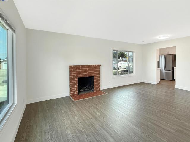 22108 Moyers St, Castro Valley CA: https://media.crmls.org/mediaz/5b9e39c2-6c18-4baf-b5c2-0df7787eab1e.jpg