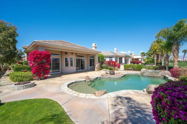 51686 Via Sorrento, La Quinta CA: https://media.crmls.org/mediaz/5b9e5cfd-c3f8-47f5-b399-72acfcac33df.jpg