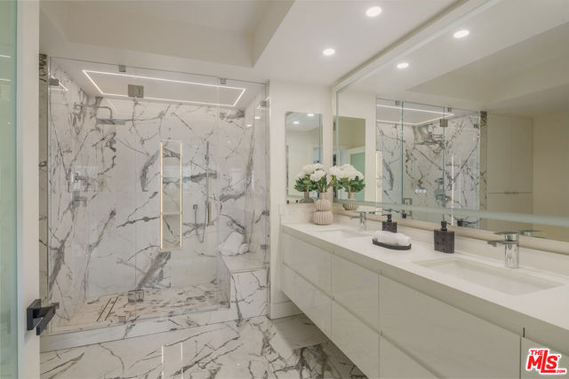 13600 Marina Pointe Drive, Marina del Rey CA: https://media.crmls.org/mediaz/5b9e6cea-e6c8-469f-8b3a-0fd0503d8133.jpg