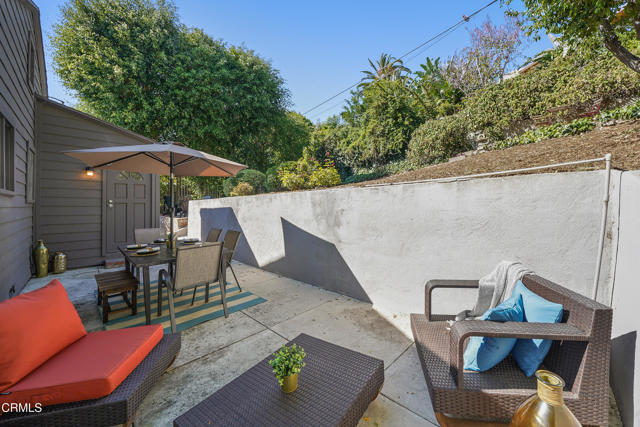 Detail Gallery Image 30 of 36 For 3961 Cumberland Ave, Los Angeles,  CA 90027 - 3 Beds | 2 Baths