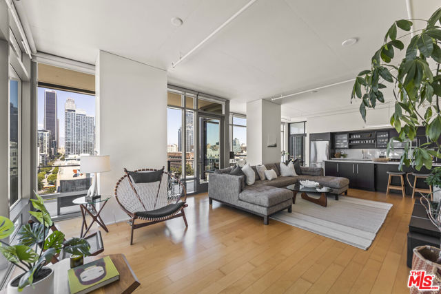 1100 S Hope Street, Los Angeles CA: https://media.crmls.org/mediaz/5b9eb5ee-05d5-46f5-954d-fb961f3e15e8.jpg