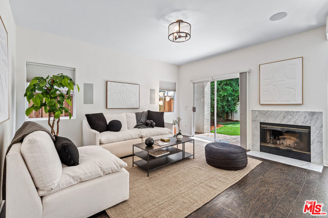 4744 Norwich Avenue, Sherman Oaks CA: https://media.crmls.org/mediaz/5b9ef5c0-6cfd-4cb0-9540-ebf59b5bd309.jpg