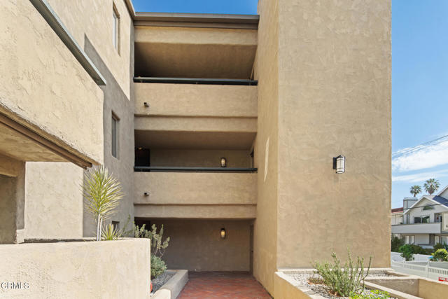 Detail Gallery Image 19 of 27 For 960 San Pasqual St #210,  Pasadena,  CA 91106 - 2 Beds | 3 Baths