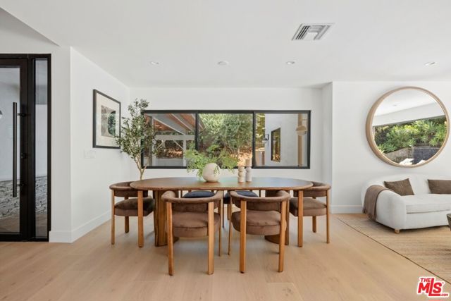 2716 Laurel Pass / Bypass, Los Angeles CA: https://media.crmls.org/mediaz/5ba04546-d65f-406d-b94e-091e8dca8c6d.jpg