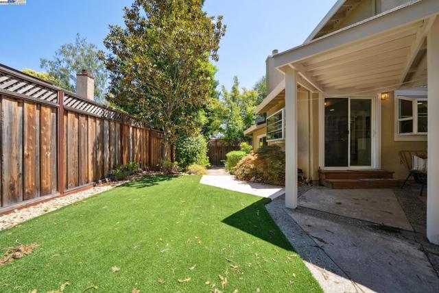 7467 Sundrop Ct, Pleasanton CA: https://media.crmls.org/mediaz/5ba08e82-420a-4358-b753-aca7a3cde52c.jpg