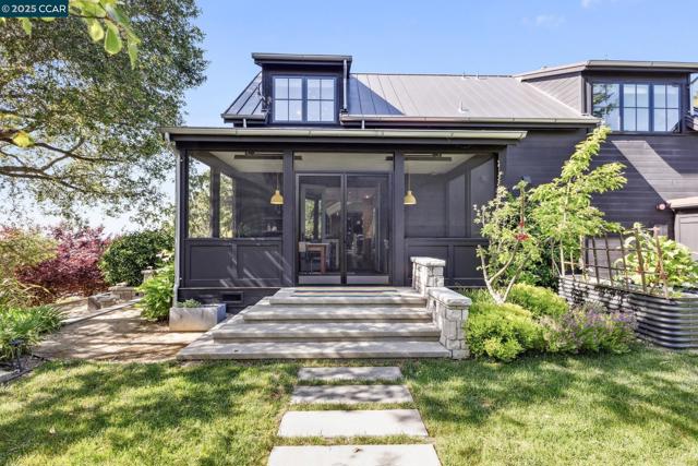 25 La Campana, Orinda CA: https://media.crmls.org/mediaz/5ba0c7ee-c1ed-47cf-bc60-723adfb9f9f9.jpg
