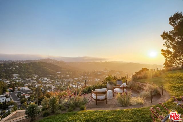 7840 Torreyson Drive, Los Angeles CA: https://media.crmls.org/mediaz/5ba135c2-887a-4902-8b66-aeef69d6270d.jpg