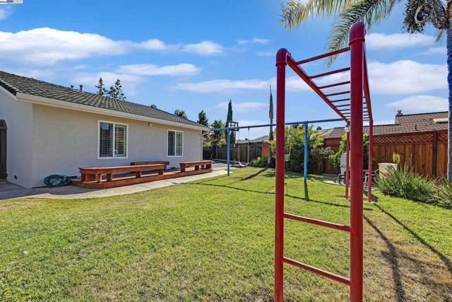 4955 Swindon Pl, Newark CA: https://media.crmls.org/mediaz/5ba13ede-646a-47b9-80fc-7875c91ee094.jpg