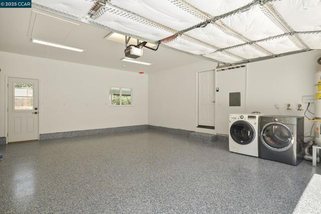 3937 Majestic Dr, Concord CA: https://media.crmls.org/mediaz/5ba16dca-2438-4e86-94f5-1770270f171b.jpg