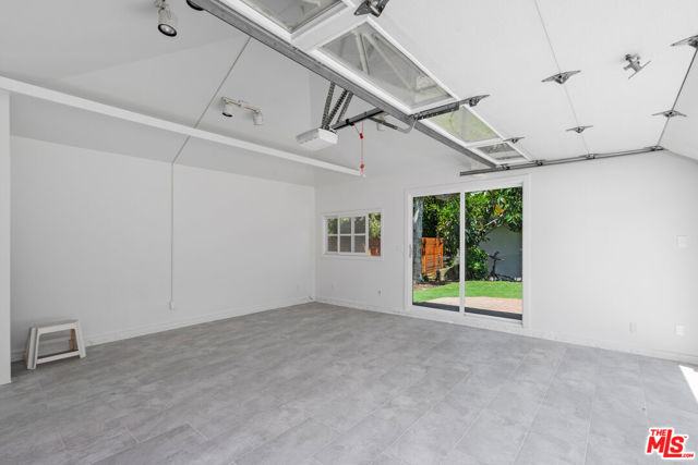 769 Wildomar, Pacific Palisades CA: https://media.crmls.org/mediaz/5ba27701-0b78-45b9-92fb-2a2590ee7e23.jpg
