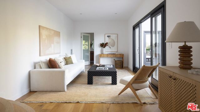 5692 Holly Oak Drive, Los Angeles CA: https://media.crmls.org/mediaz/5ba374c4-bb5f-4635-a80c-eaf423be4452.jpg